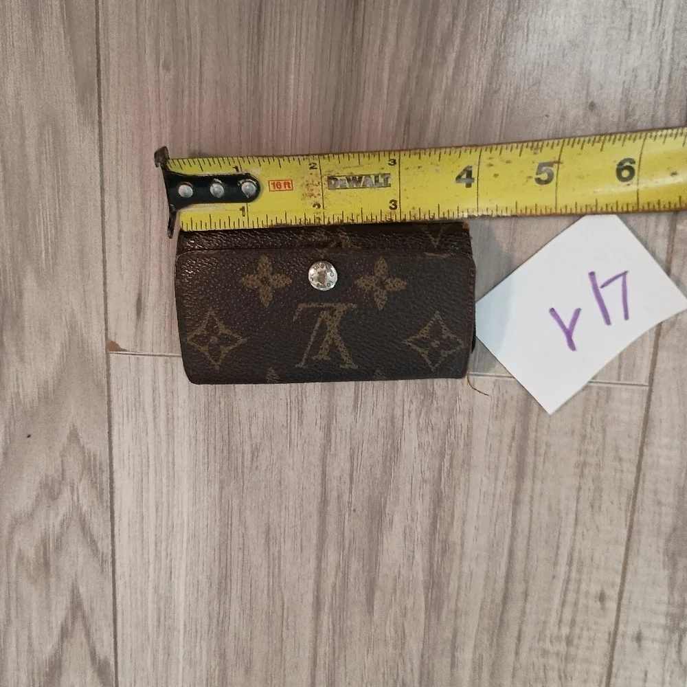 Authentic LOUIS VUITTON Monogram Multicles 4 Key Case